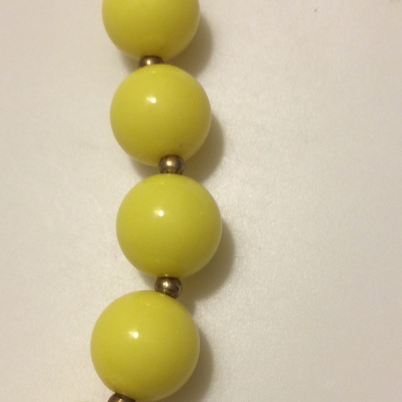 Vintage Yellow Bead Necklace - Picture 2 of 2